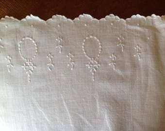 Little coupon of vintage cotton embroidery