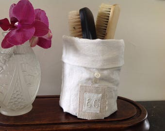 Box dressed old Monogram EC, ecru and beige linen
