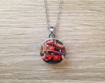 Necklace with cabochon resin epoxy snap London