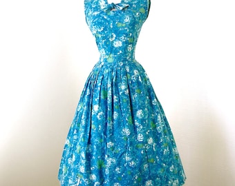 vintage 1950's dress ...classic staple PAT PERKINS blue floral cotton full skirt pin-up summer sun party dress l xl