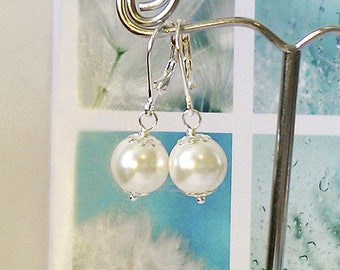 Boucles Dormeuses Mariage - Perles de verre nacré renaissance blanc crème 10mm / plaqué argent - White pearls lever back earrings