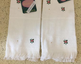 2 Charles Crafts Velour Printed Fingertip Towels White with Rose Print 100% Cotton