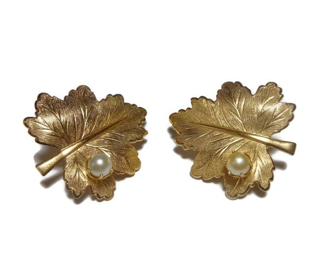 FREE SHIPPING Sarah Coventry earrings, 1960s whispering leaf collection, gold veined maple leaves, faux pearl clip earrings