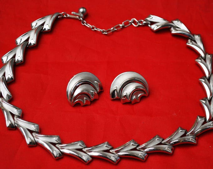 Crown Trifari Necklace Earrings set - Mid Modern Silver Swirl - clip on earrings - link necklace