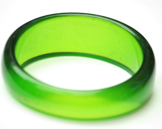 green Lucite Bangle - Marbled - translucent -chunky - Mid Century -Mod bracelet