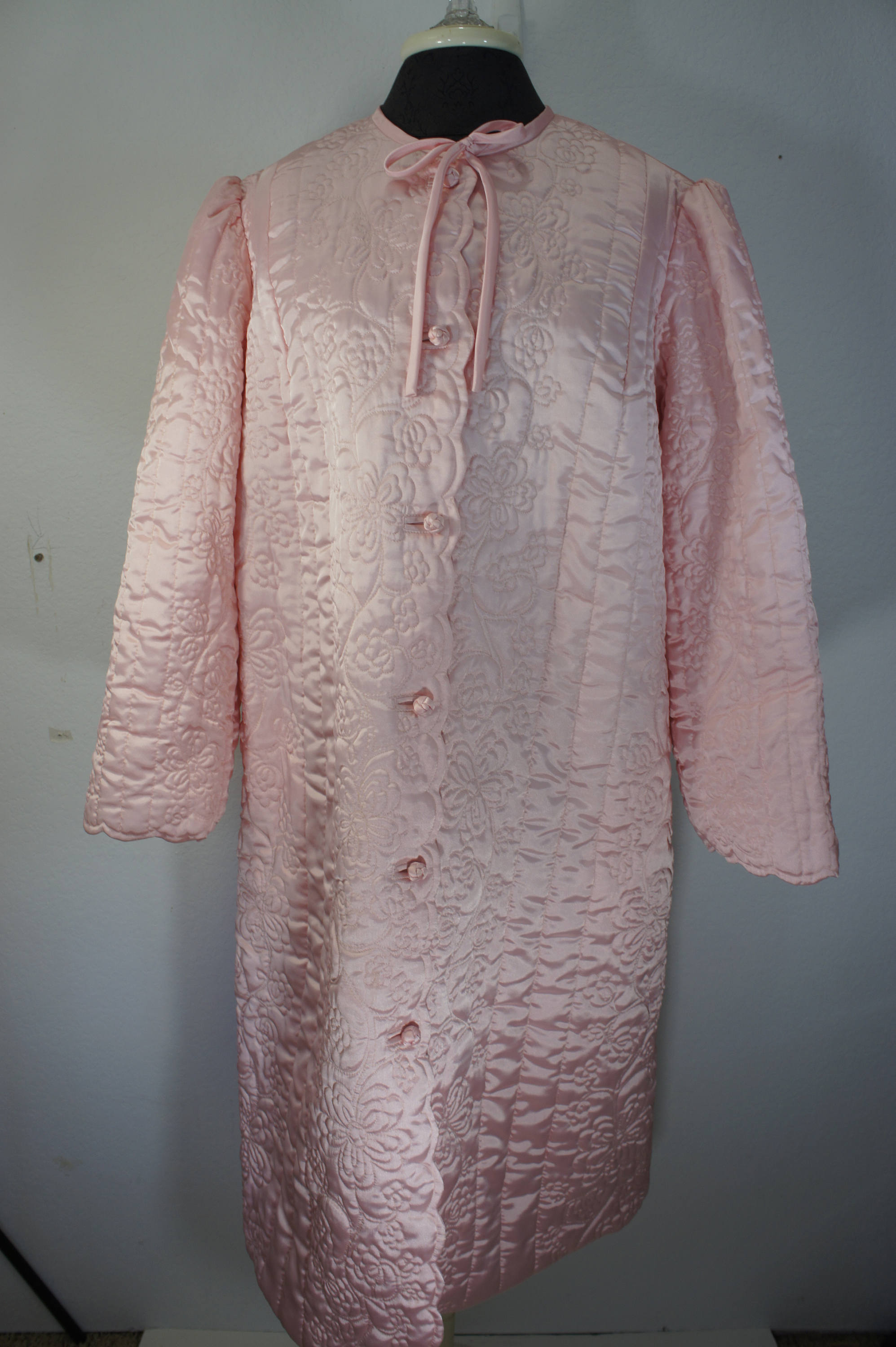 Vintage quilted satin bed coat pink robe Sphere mid century