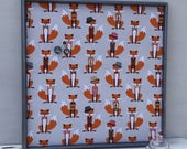 Tableau d'affichage babillard aimanté recouvert tissu de renards roux orange noir gris organisation bureau mémo chambre enfant
