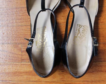 Vintage Salvatore Ferragamo heeled sandals / size 9.5 / standard width / designer Italian leather shoes