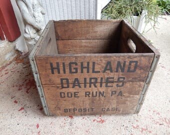 Highland Dairies Wooden Milk Crate, Doe Run PA Deposit Case, Vintage Wood Metal Industrial Bottle Holder, Rustic Country Farmhouse Decor