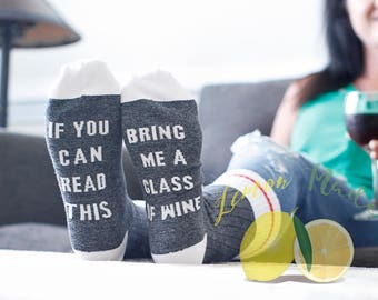 If You Can Read This Bring Me A Glass Of Wine socks charcoal gray white and red