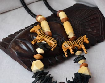 African necklace carved African animals etno jewellery safari mother of pearl seeds stone zebra figurine beaded nackle jewellery