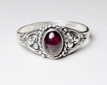 SALE Vintage Sterling Silver Red Garnet Bohemian Style Band Ring Size 8.25