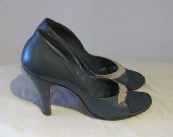 Bombshell 1950s open toe high heels, pinup silhouette US 6 1/2 narrow, UK 4 1/2 narrow