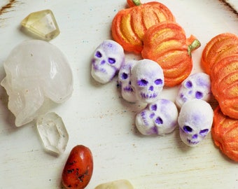 Fall bath bombs - Halloween Bath bombs - Mini skulls and pumpkins - Spiced Pumpkin fragrance - Handmade Bath bombs - Fall gift - Fall Party