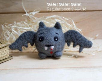 SALE SALE Halloween bat. Needle Felted Badge. Felt bat. Miniature bat needle felted animal ornament : gray, black wool bat