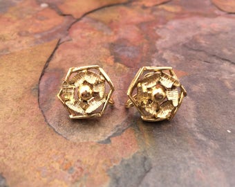 Geometric rosette gold tone screw back earrings-vintage earrings-vintage costume jewelry