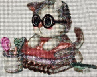 Beautiful / Cute Nerdy Kitty in with Books Diamond Painting