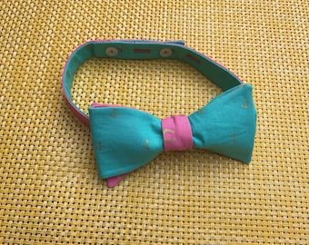 Gold anchors and horseshoes on bright blue & pink
