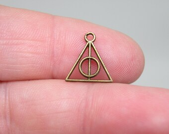 10 Bronze Deathly Hallow Charms. B-027