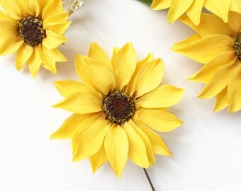 Sunflower lapel pin flower lapel pin sunflower wedding sunflower boutonniere groomsmen button hole groomsmen boutonniere sunflower pin