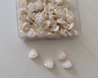 Set of 5 acrylic 13 mm beige fancy buttons