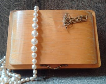 Vintage Wooden Musical Jewellery Box with lovely details // Retro wooden footed Trinket Casket with musical movement // gift for music lover