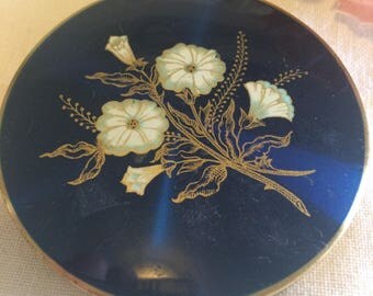 Divine Vintage Make Up Compact!