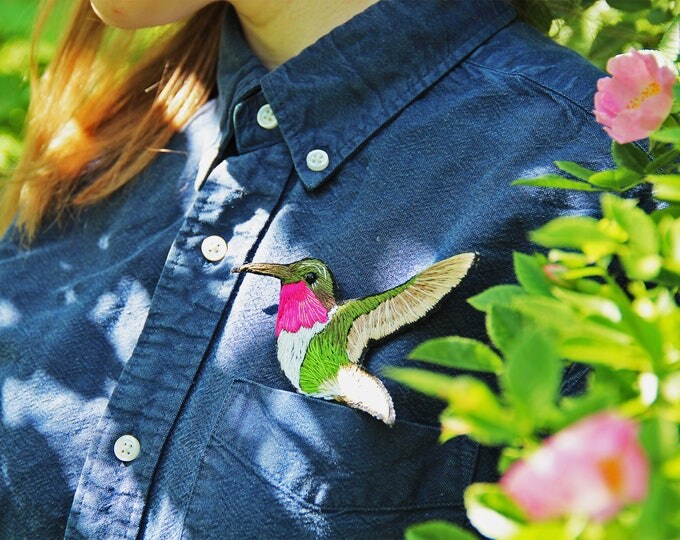 Bird brooch Embroidery pin Embroidered brooch Woodland jewelry Hummingbird pin Woodland brooch Nature inspired pin Nature brooch pin