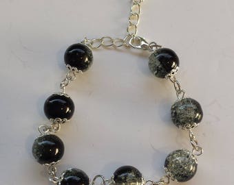 BLACK GLASS BEAD BRACELET / TRANSPARENT