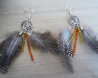 Earrings with speckled feathers and beads