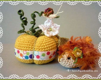 Decoration: pumpkin yellow Buttercup, snail and Hedgehog