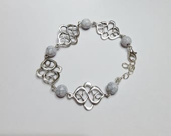 Arabesque and white/gray beaded bracelet