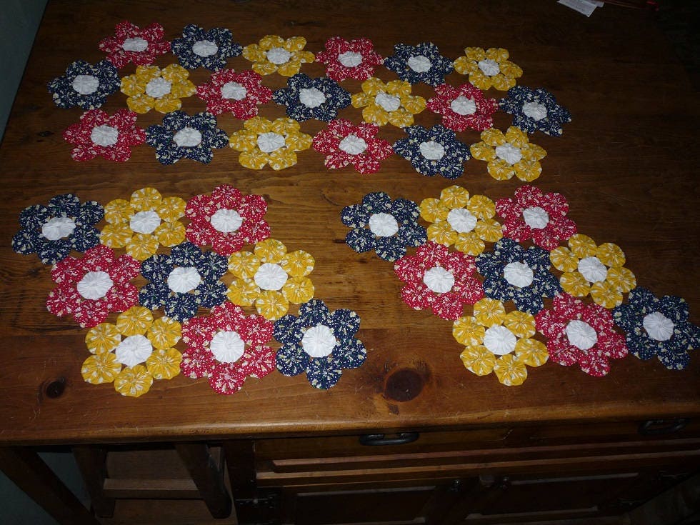 Yo yo table runner & 2 doily set fabric quilt dresser scarf