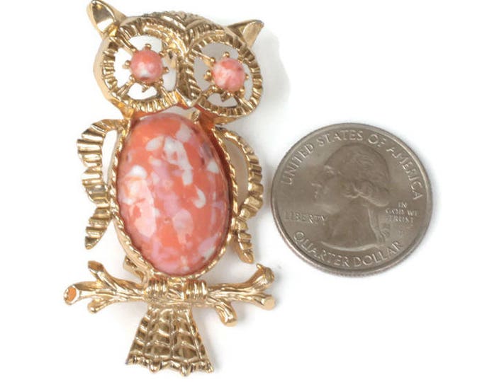 Gerrys Signed Owl Brooch Salmon Pink Mottled Cabochon Gold Tone Convertible Pendant