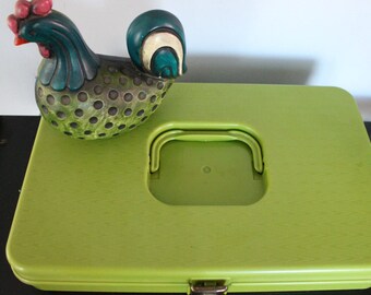 Vintage Plastic Sewing Thread Storage Box Avocado Green Retro Organization Crafts, vintage sewing box, vintage thread organizer