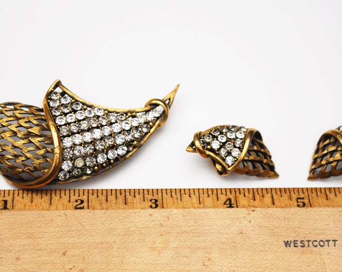 Rhinestone Brooch earring set - Signed J.J. -Jonette jewelry - gold - Leaf - clip on earrings - floral pin