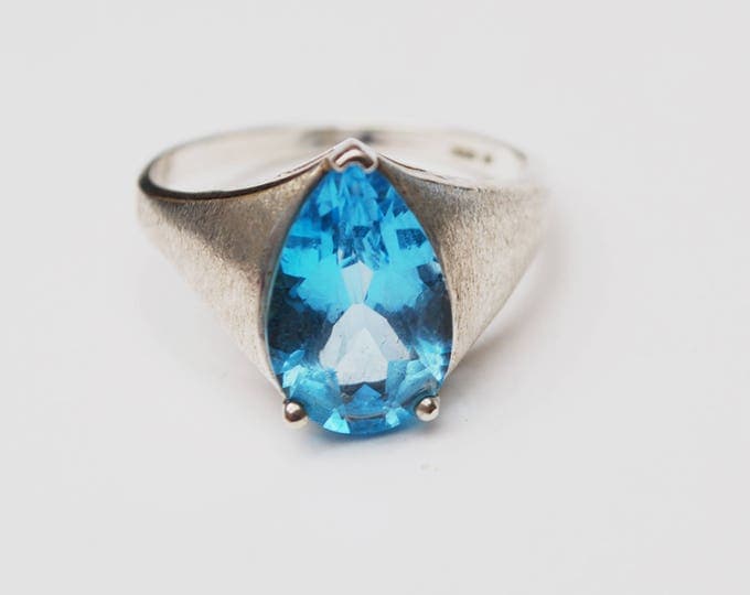 Blue topaz sterling Ring - Blue gemstone - Pear Shape - size 9 1/2 - Brushed silver - Gift for her