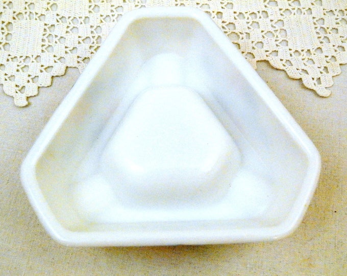 Vintage Mid Century French White Milk Glass Nouilly Prat Promotional Advertising Ashtray, 60s, 70s Retro Collectible Tobacciana from France Vintage Mid Century French White Milk Glass Nouilly Prat Promotional Advertising Ashtray, 60s, 70s Retro Collectible Tobacciana from France