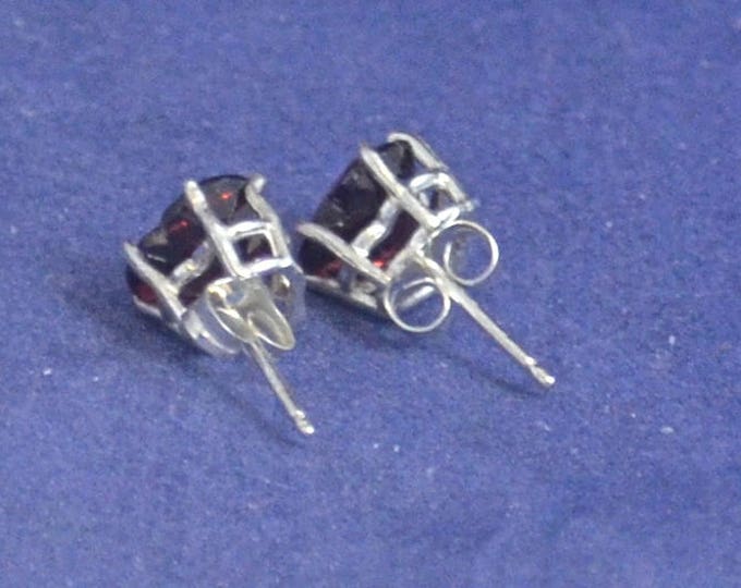 Garnet Studs, 8mm Heart , Natural, Set in Sterling Silver E1128