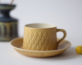 Quistgaard - RELIEF - tea cup & saucer - Kronjyden - Danish mid century tableware