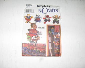 Simplicity Pattern 7929 Crafts Carla Reiss Bean Bag Animals Locker Organizer Back Pack Bed Caddy Bloomers Vest Skirt Collar UNCUT