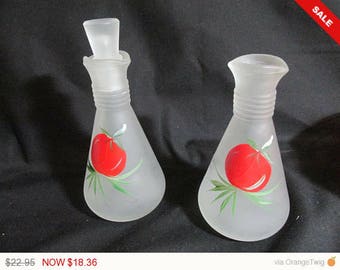 Hazel Atlas frosted cruets with hand painted tomato motif, pair, vintage Mid Century