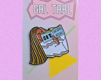 Beyonce Enamel Pin / Beyonce Formation / Beyonce Jewelry / Books / Book Lovers / Read Women / Beyhive / Lemonade / Flair / Badge / Lapel Pin