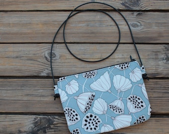 Cotton twill shoulder bag with loti on grey background-light blue