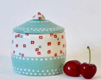 Small flowers and turquoise ceramic box