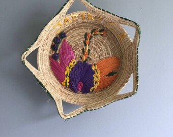 Colorful Woven Wall Basket / Raffia Wall Basket / Mexico Wall Basket / Tourist Wall Basket / Mexican Basket