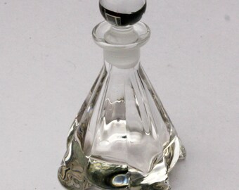 Beautiful art deco style glass scent or perfume bottle 6.375 inches | Excellent
