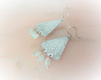 Textured Sterling Silver 925 and nacre-goutte-blanc-naturelle-romantique-feminine-arabesques-pointillees-pampilles bead earrings