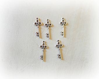 5 charm is engraved pattern flower 32 * 12 mm