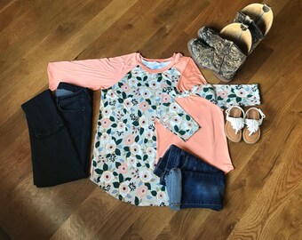 Mommy and Me, mommy and me outfits, mommy and me raglan, mother daughter outfit, mother son outfit, family photo, fall outfits, plus size